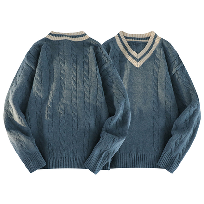 Pull en tricot à col en V de style preppy à coupe ample.