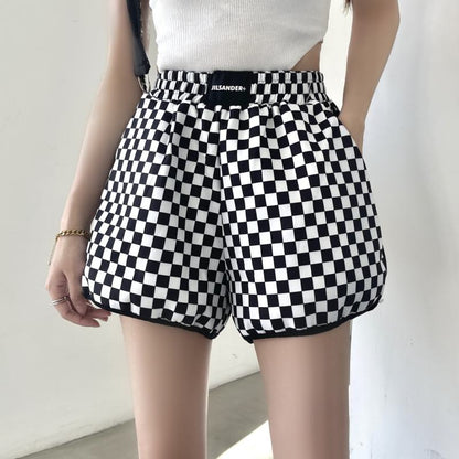 Pantalones cortos de algodón a cuadros en blanco y negro, estilo casual y sueltos.