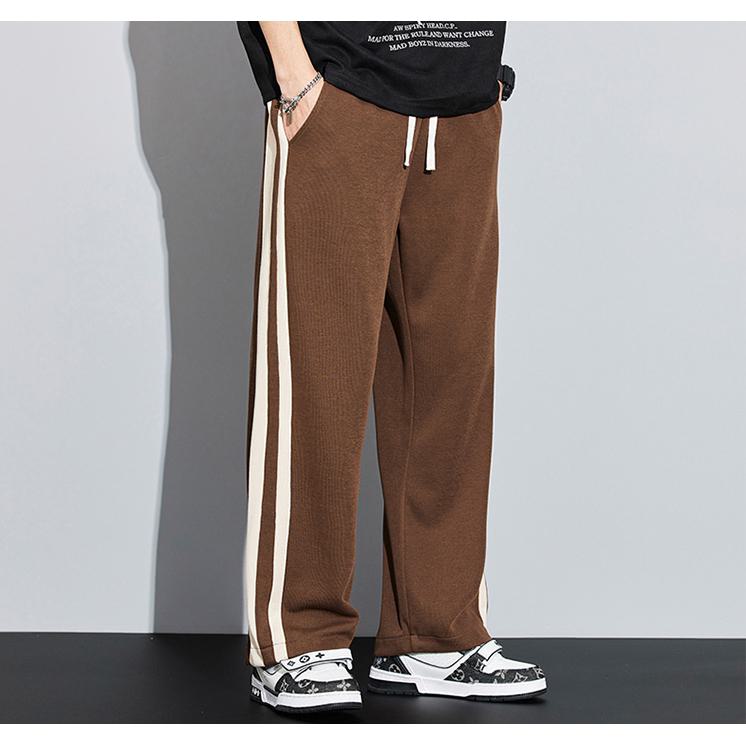 Pantalon de survêtement ample et tendance à jambes droites style streetwear tricoté.