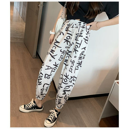 Pantalones de linternas de cintura elástica de chiffon con letras de graffiti casuales y de talla grande