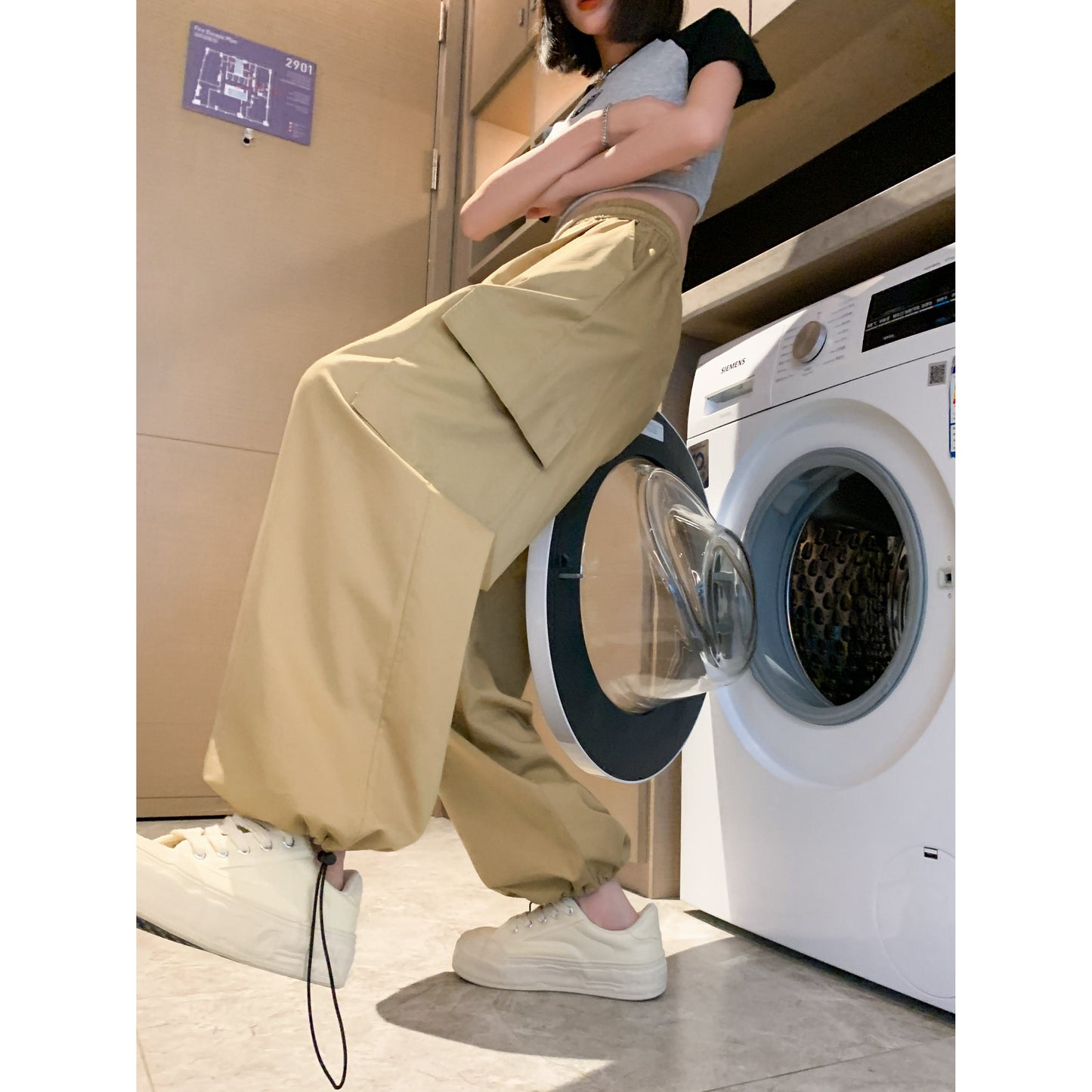 Pantalon taille haute droit à séchage rapide, fin et avec cordon de protection solaire.