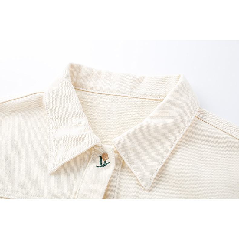 フレッシュでシンプルなフラワー刺繍のルーズフィットウォッシュドデニムジャケット