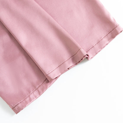 Pantalon large en soie glacée jusqu'aux chevilles avec finition satinée fluide et taille élastique.
