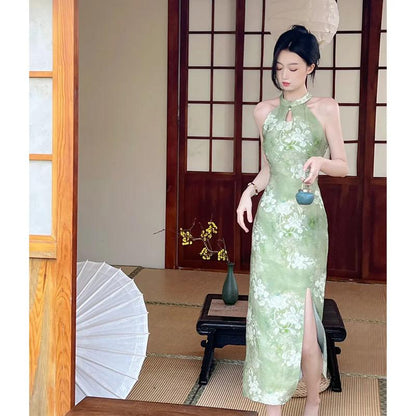 Qipao-Spalt-Slim-Fit-Zen-Stil Solides Tailliertes Kleid mit Betonter Taille.