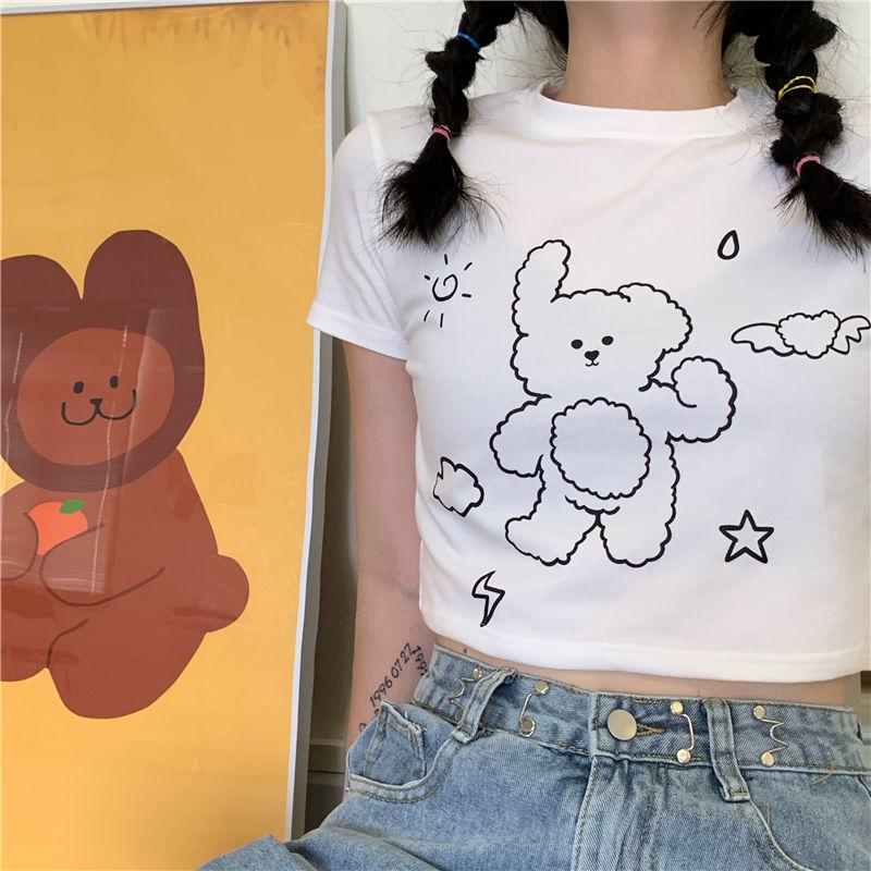 Camiseta de manga corta con corte al ombligo y oso estampado de cintura alta