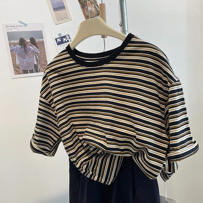 Baumwoll-T-Shirt mit lockerer Passform, Rundhalsausschnitt und kurzen Ärmeln im Streifenmuster