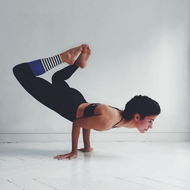 Leggings de sport à rayures élastiques en patchwork pour le yoga et le fitness