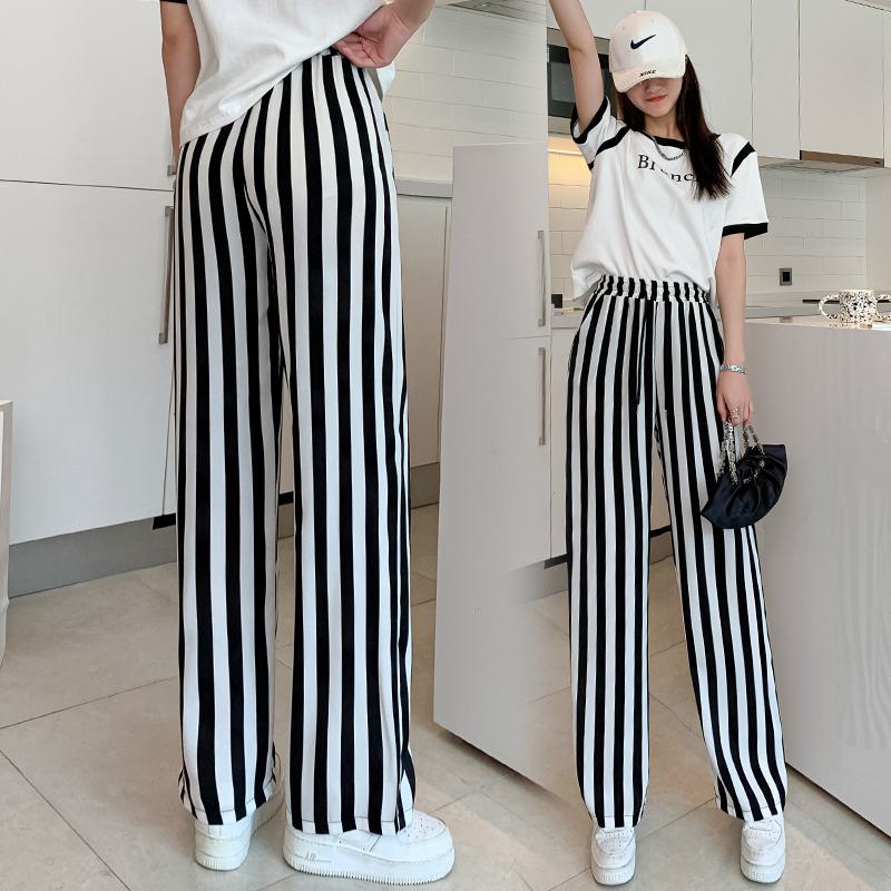 Pantalon large à rayures, taille haute, longueur jusqu'au sol et drapé polyvalent.