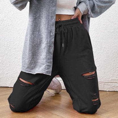 Pantalones deportivos sueltos con cordón elástico y aspecto desgastado