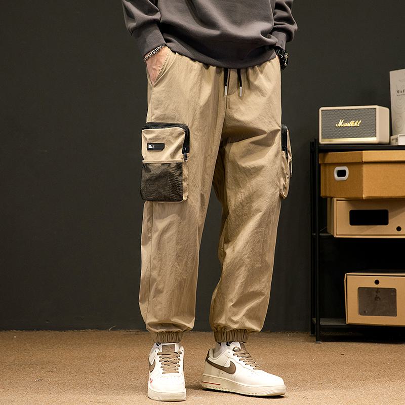 Pantalones cargo holgados de ajuste fino con cordón en el dobladillo elástico.