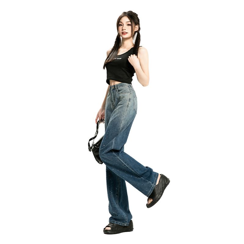 Hoch taillierte Jeans mit geradem Bein, fließendem Effekt, Verlauf und Strasssteinen.