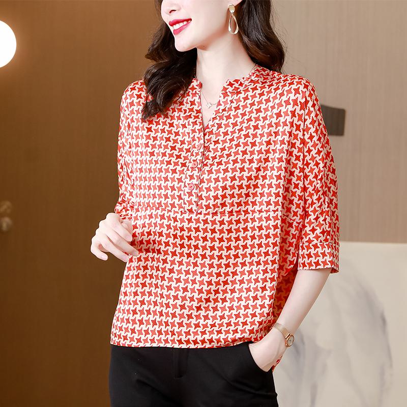 Blusen-T-Shirt mit kurzen Ärmeln, lockerem Schnitt und floralem Druckknopf-Bauchdeckel