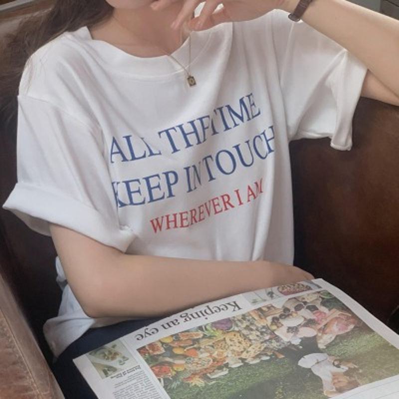 Camiseta de manga corta suelta y holgada con mensaje en el medio