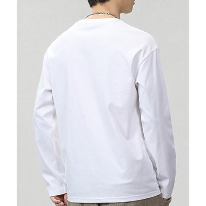 Tee-shirt à manches longues en coton pur avec col rond et motif simple.