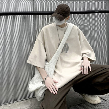 Camiseta de manga corta de cuello redondo y estampado elástico de gamuza con hombros caídos y corte holgado