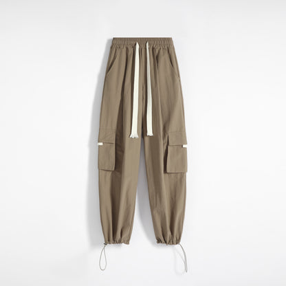 Weit geschnittene, lässige, seidige High-Waist-Cargohose mit vielen Taschen und schnelltrocknend.