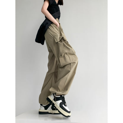 Pantalon cargo polyvalent à taille haute, mince, solide et à séchage rapide.