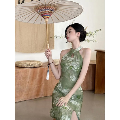فستان كيباو ذو تصميم مقسّم ومناسب للقوام النحيل وبأسلوب اليوغا، بلون صلب وخصر مشدود.
