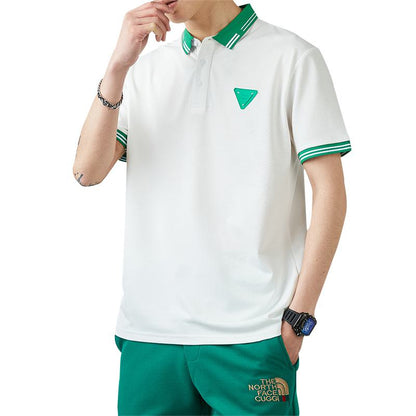 Poloshirt mit kurzem Ärmel, lockerer Passform, Seidenrevers und elastischem V-Ausschnitt.