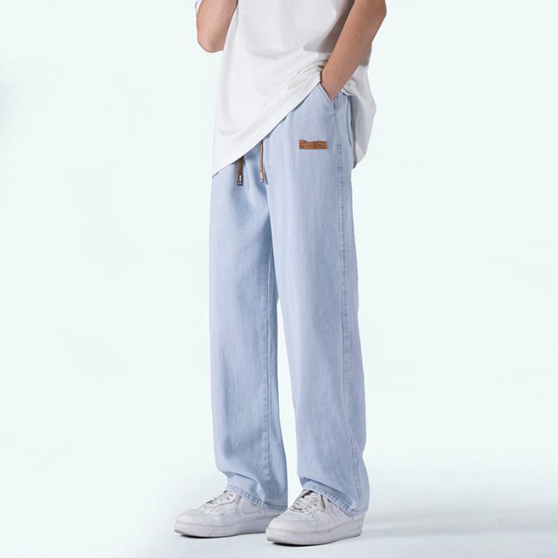 Gerade geschnittene, bodenlange Jeans mit elastischem Bund und Kordelzug.