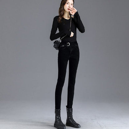 Jean moulant et élastique de couleur claire, taille haute amincissante, noir, polyvalent et ajusté.