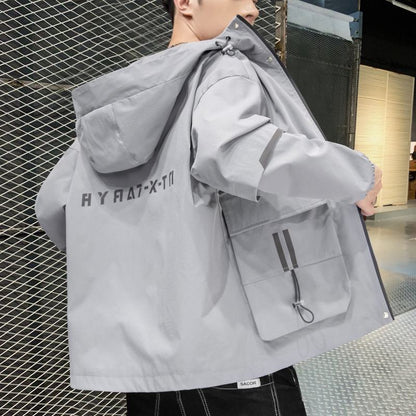 Kapuzenjacke mit Tasche im lässigen Arbeitskleidungsstil, vielseitig einsetzbar.