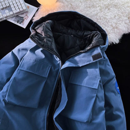 Estilo de ropa de trabajo versátil Parka con capucha de bolsillo de fuelle y corte holgado y abrigado.