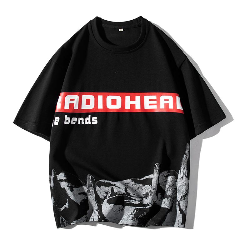 Trendiges, vielseitiges T-Shirt mit Rundhalsausschnitt, kurzen Ärmeln und aufgedrucktem Muster.
