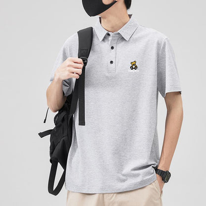 Kurzärmeliges Polo-Shirt mit hochwertiger Stickerei und Perlenverzierung am Revers, von hoher Qualität und seidigem Glanz