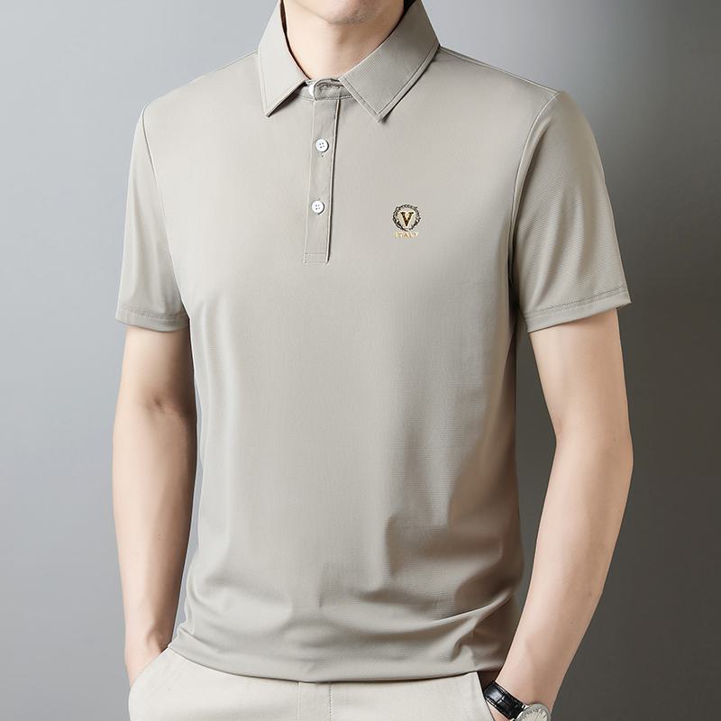 Kurzärmeliges Polo-Shirt aus seidiger, knitterresistenter Tencel mit Hahnentritt-Muster und Reverskragen.