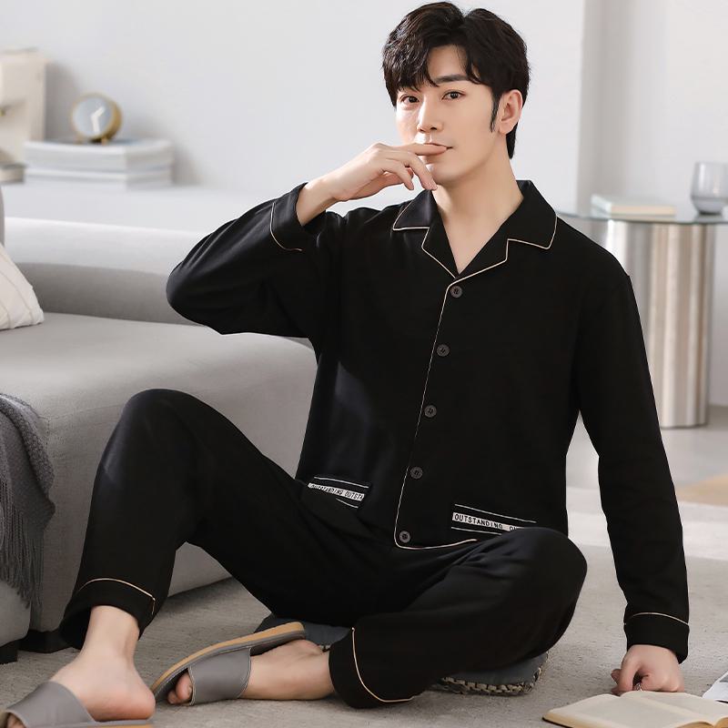 Conjunto de pijama de algodón negro con botones delanteros y bolsillo en la solapa