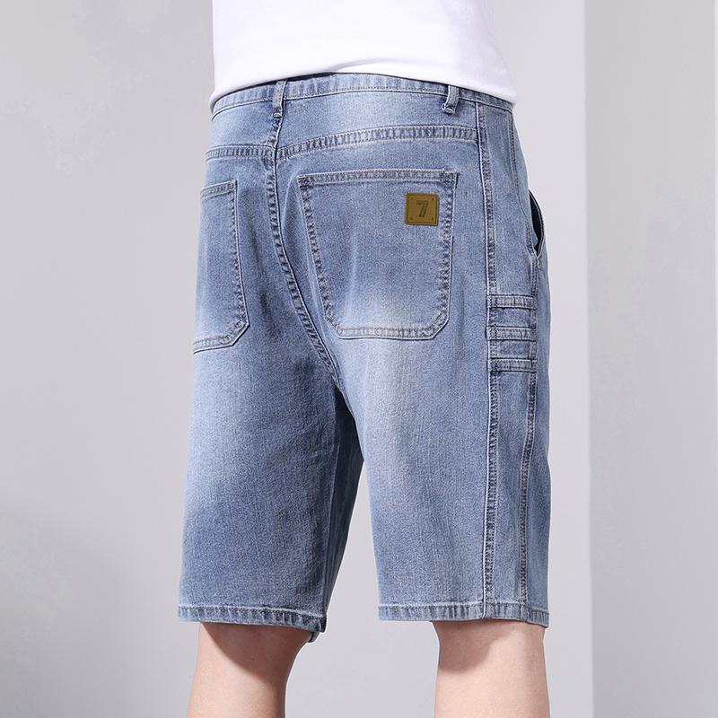 Pantalones cortos de mezclilla sueltos con bolsillos inclinados y elasticidad versátil.