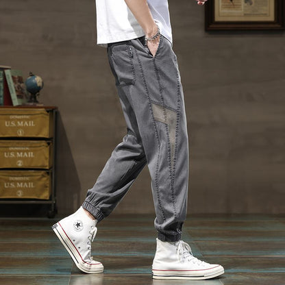 Pantalones cónicos de lyocell ligeros y versátiles con cintura elástica de tencel.