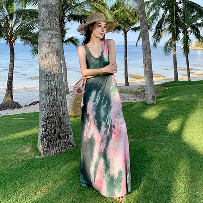 Elegantes langes Kleid mit farbenfrohem Blockdruck und verstellbaren Trägern