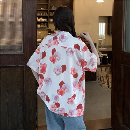 Camisa retro de estampado floral entallada, suelta y de corte holgado.
