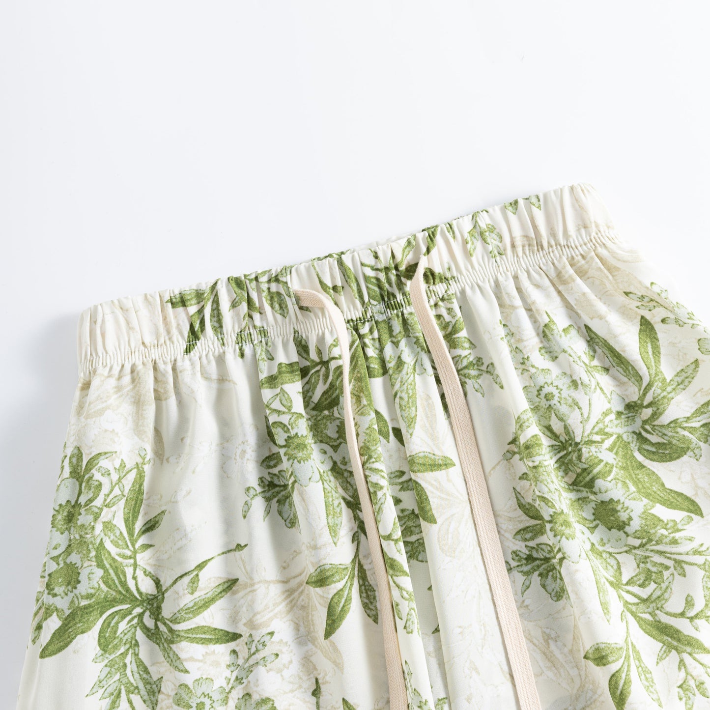 Pantalon en soie imprimé à taille haute et jambe droite pour un look décontracté et amincissant