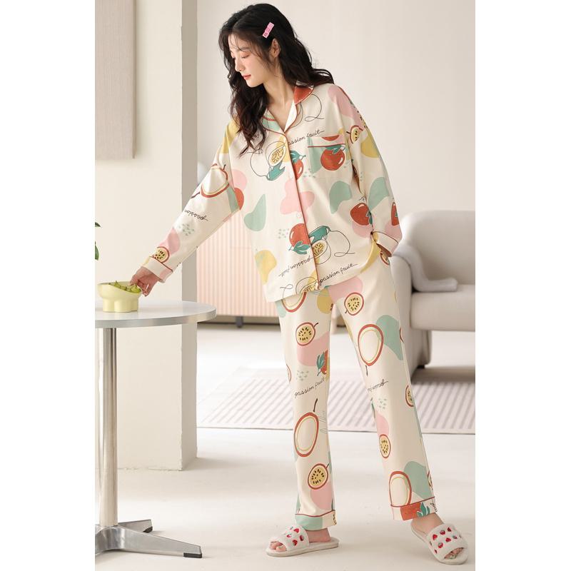 Conjunto de pijama de algodón puro tejido ajustado con botones y cuello de frutas.