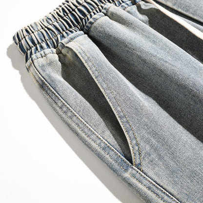 Trendige, weite und verwaschene Straight-Fit-Jeans mit elastischem Bund.