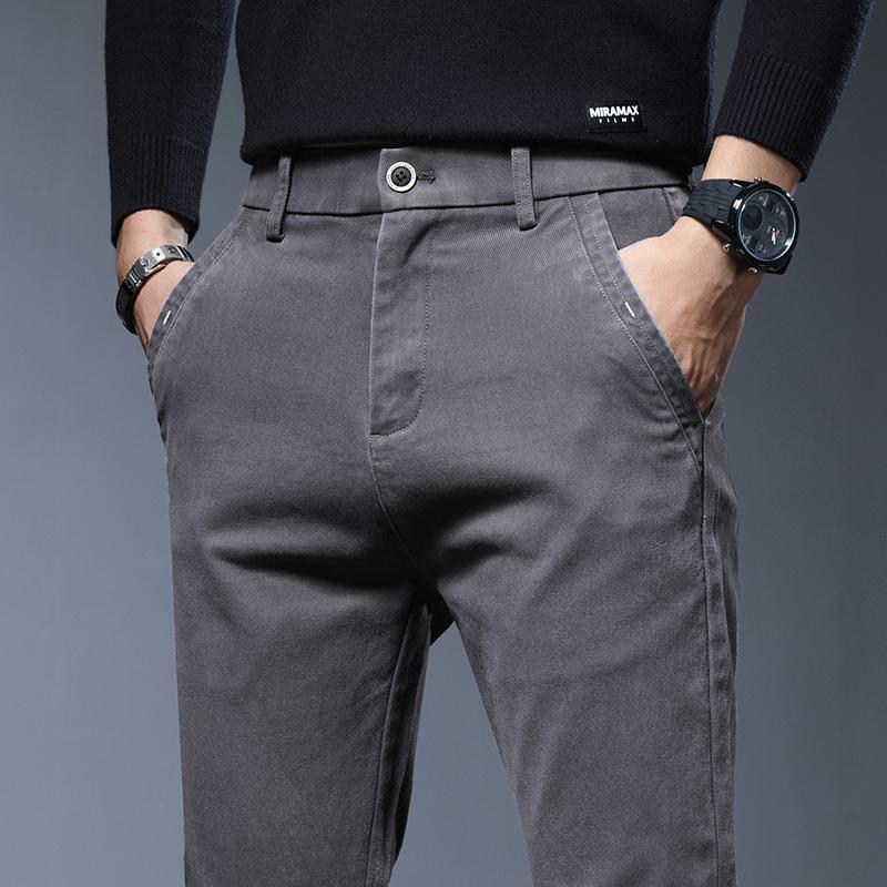 Pantalon de costume ajusté droit, polyvalent et élastique pour un usage quotidien.