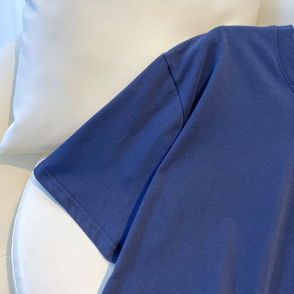 قميص قصير الأكمام من القطن النقي ذو تصميم فضفاض ونسيج قطن مصفف