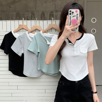 Camiseta de manga corta de alta elasticidad, imitación de dos piezas de algodón falso con fibra elástica acanalada y bloques de color.