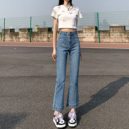 Jeans taille haute légèrement évasés pour femmes petites.