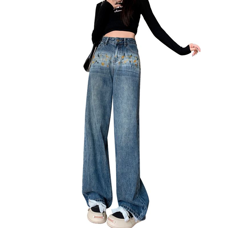 Jeans mit handgezeichnetem Muster und geradem Bein