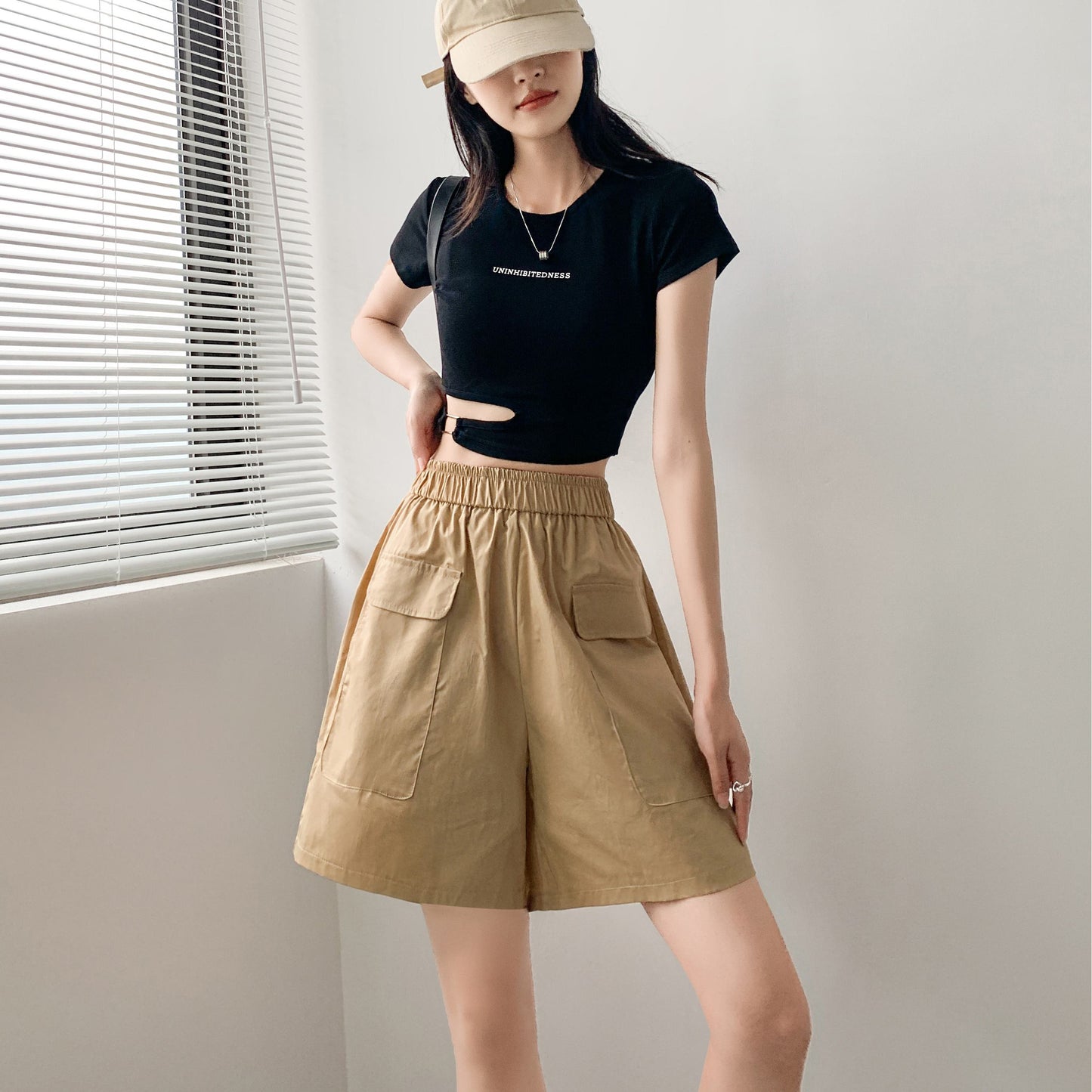 Pantalones cortos informales de talle alto y corte holgado en tela fina y sólida