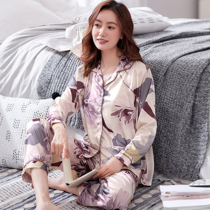 Conjunto de pijama de seda cómodo con mangas largas y botones en la parte delantera
