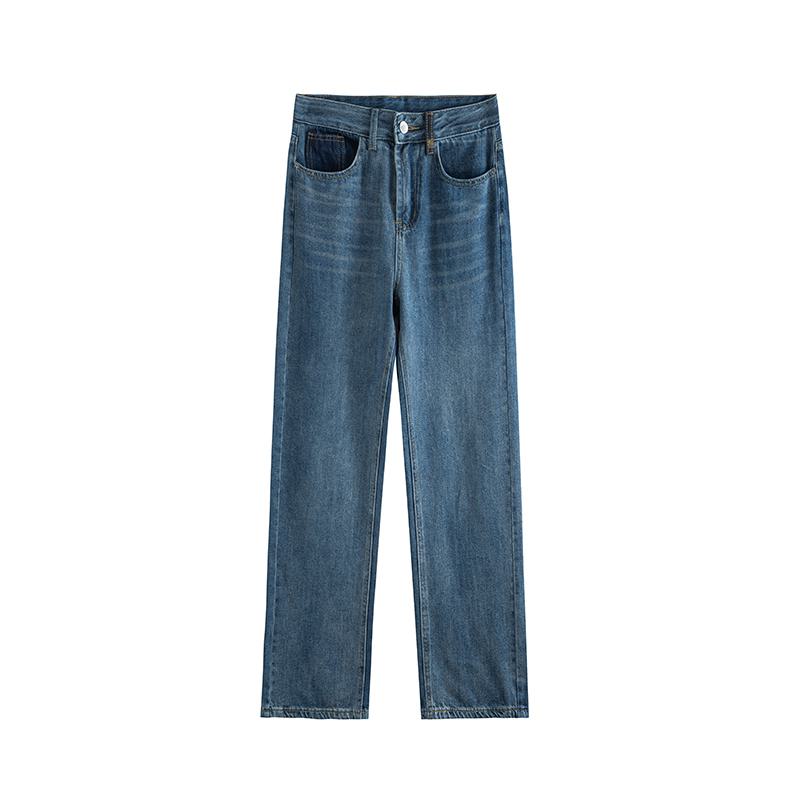 Bodenlange, weit geschnittene Jeans mit hohem Bund, die schlank machen.