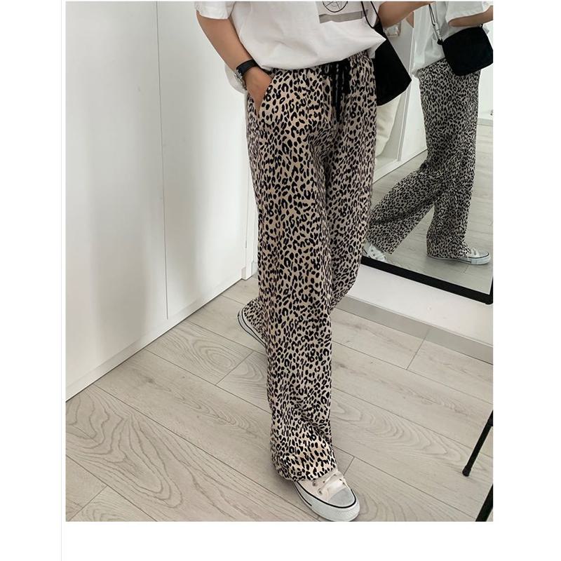 Pantalones estampados de leopardo de talle alto, rectos y versátiles para adelgazar.
