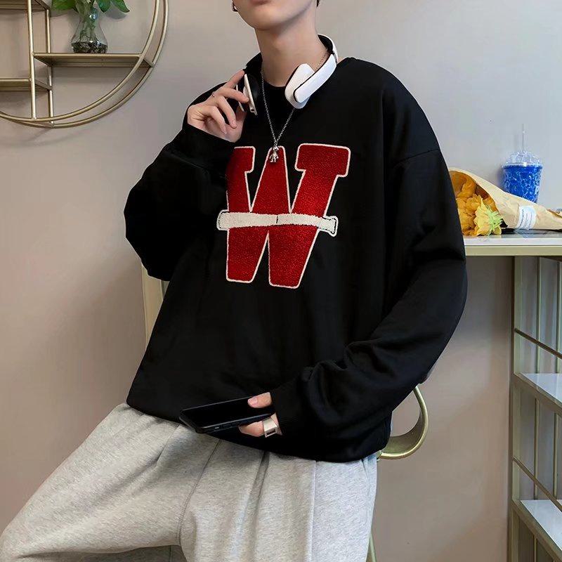 Modischer Pullover mit lockerer Passform und eleganten Buchstaben.