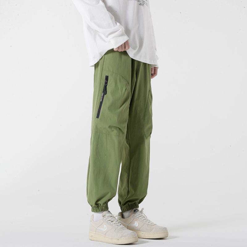 Pantalones informales con bolsillos, corte cónico, versátiles, elásticos y con cremallera.