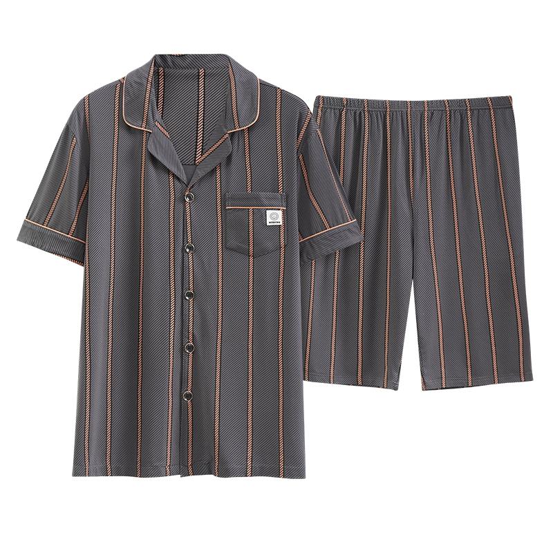 Pyjama-Set aus Modal und Lycra mit aristokratischem Kragen, Knopfleiste vorne und Streifenmuster-Tasche.